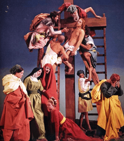 El descendimiento de la Cruz, representado mediante tableaux vivant