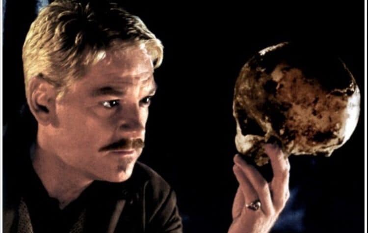 El Hamlet de Branagh, en la escena del cementerio