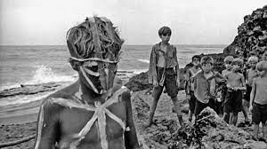 Jack se va volviendo salvaje y crea una sociedad bárbara de cazadores