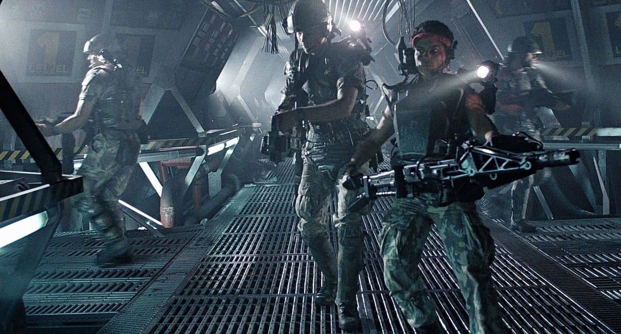 Los marines fuertemente armados buscan a la criatura