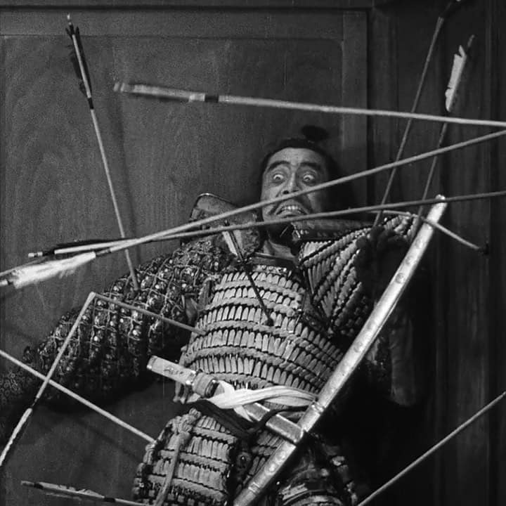 El actor Toshiro Mifune mostraba su horror por ser asaetado con flechas de verdad por orden del director