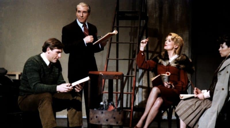 Todas las infidelidades e intrigas no son más que una obra de teatro mientras los actores ensayan