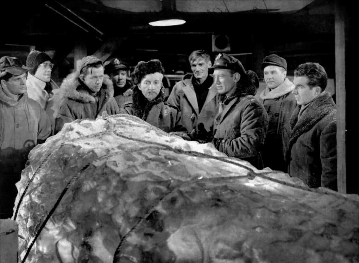 Los científicos contemplan el bloque de hielo donde está atrapada La Cosa