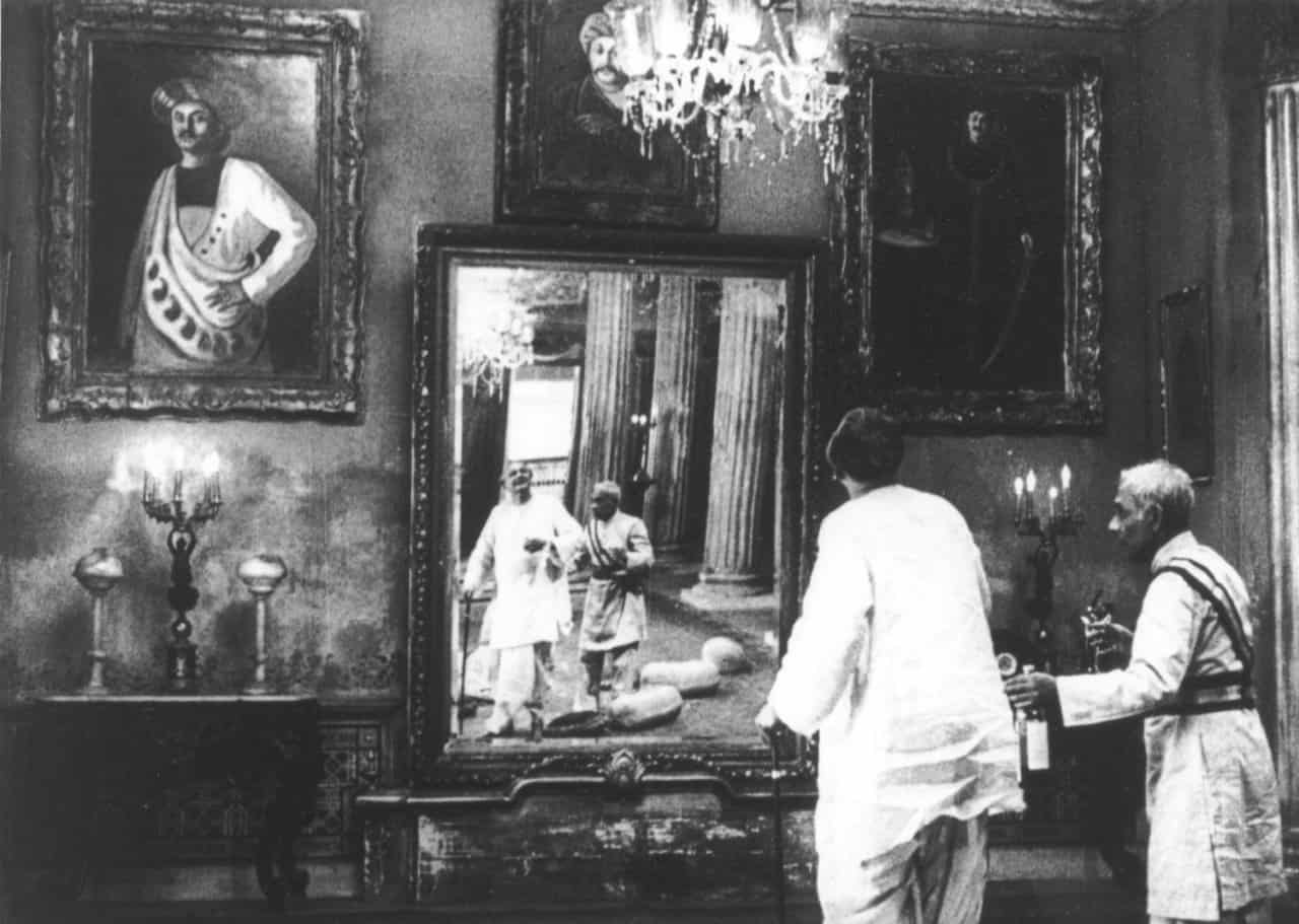 El aristócrata y su criado contemplan la decadencia de la mansión