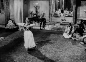 La famosa bailarina y el gran músico interpretan sus papeles delante del aristócrata y del usurero