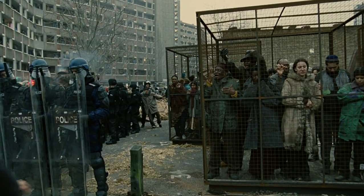 Los emigrantes ilegales aguardan en jaulas a ser deportados