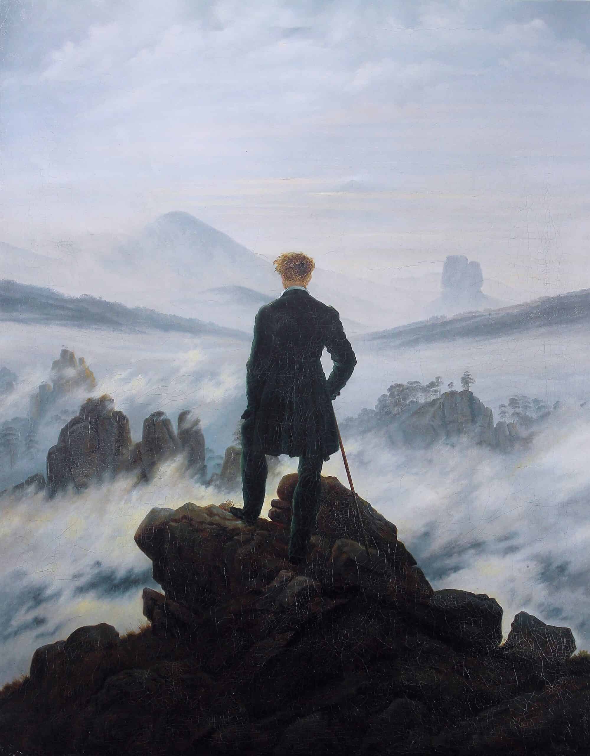 Una figura se alza sobre un peñasco encima de un mar de niebla