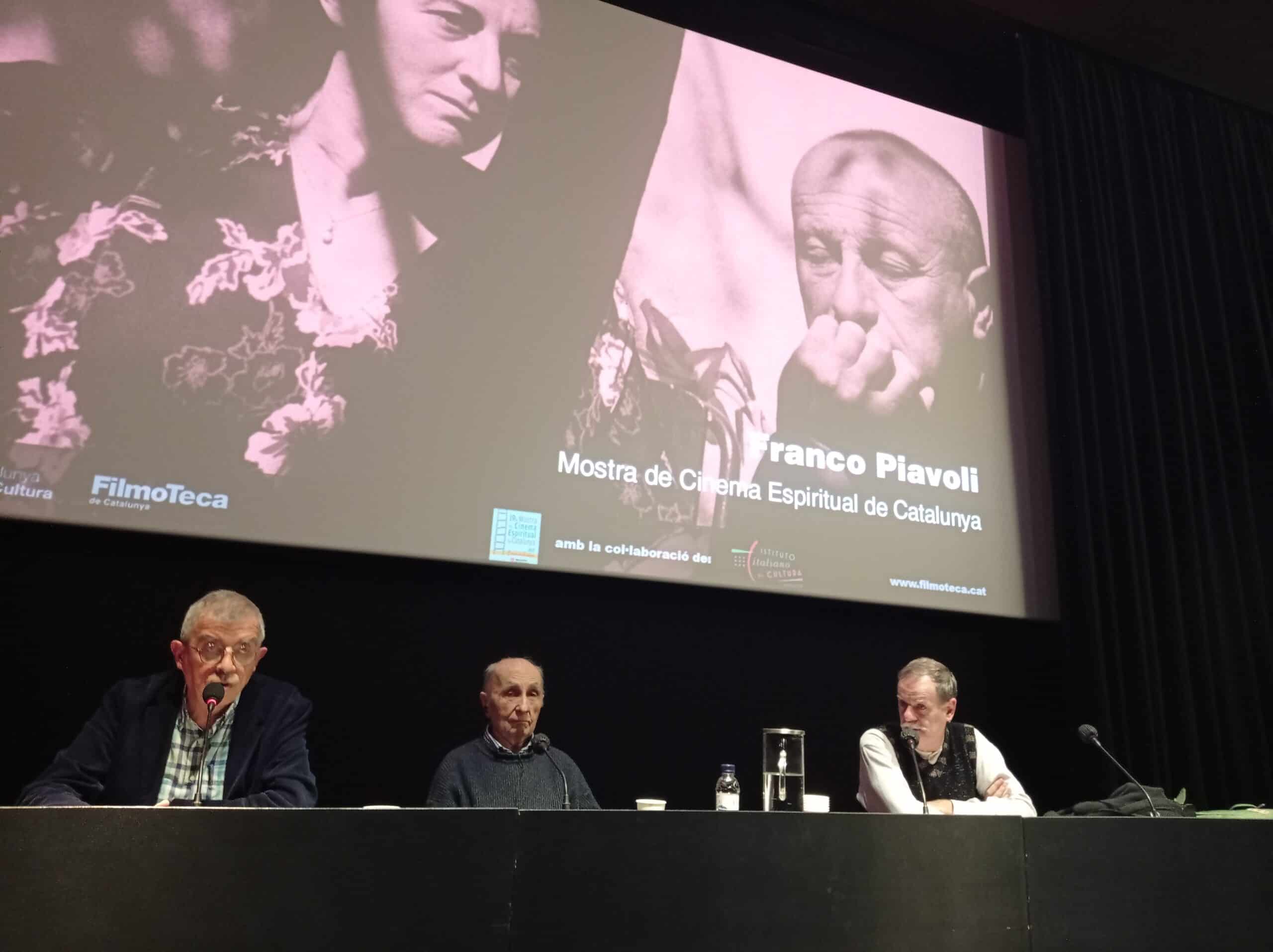 El director interviene durante la presentación de una de las ple´ciulas de su ciclo